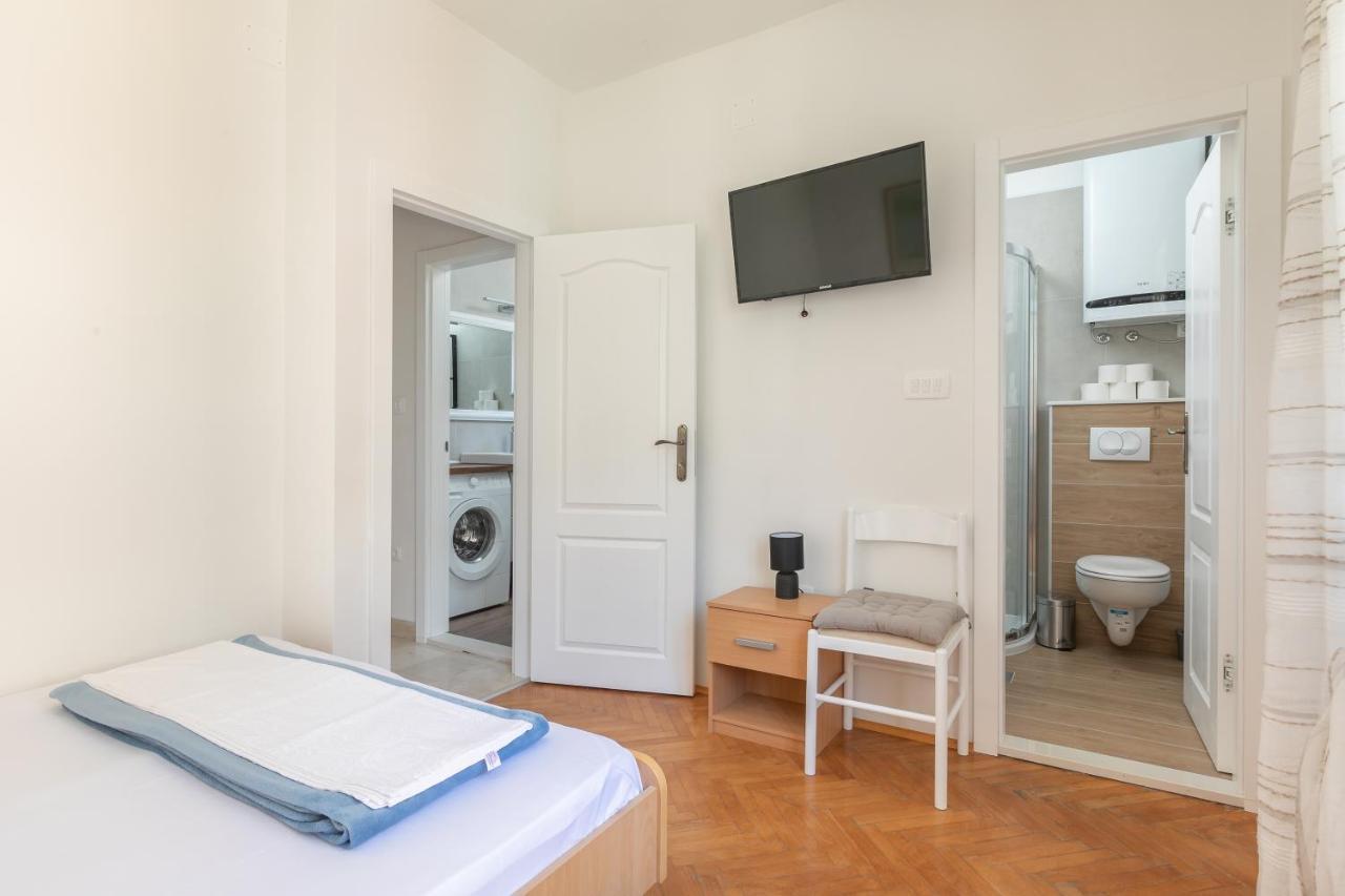 Apartman Ana Boric พอดโกรา ภายนอก รูปภาพ